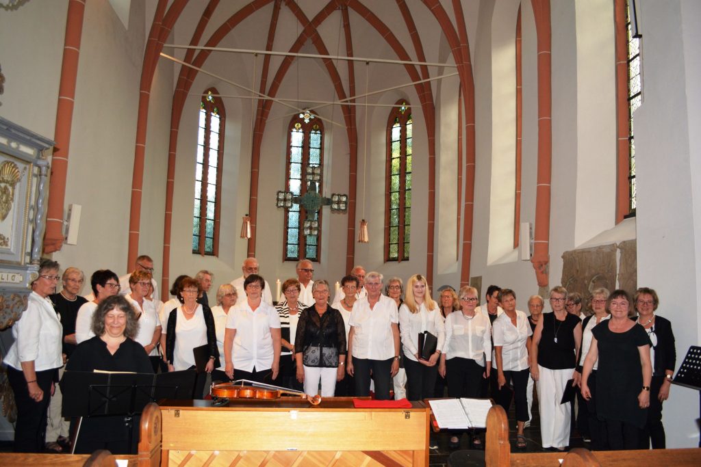 Auftritt des gemischten Chors in der Kirche